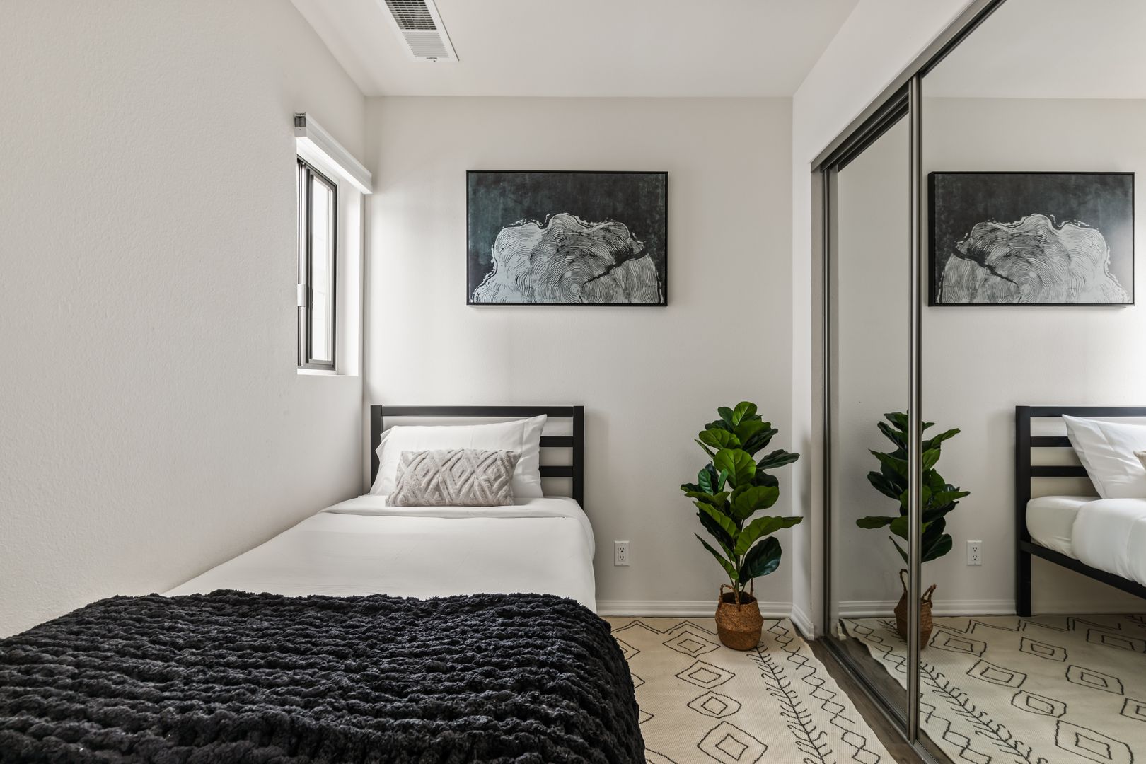  1823 Pelham 8 - Room 1  -  Pelham Ave  - Gallery -  1