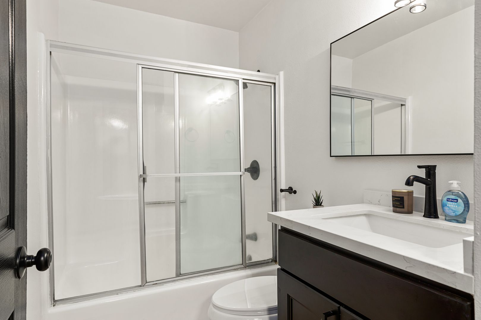 1823 Pelham 4 - Pelham Ave - Gallery - 3