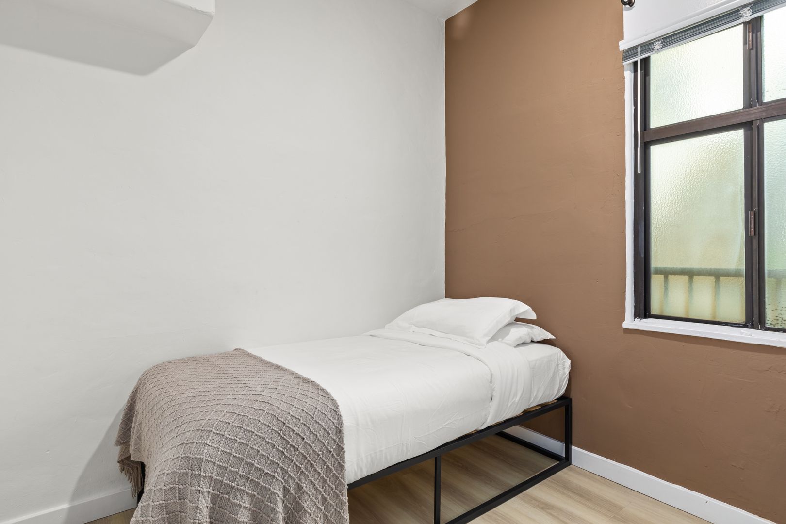  Single Room With A Jack And Jill Bathroom - 840 Hilgard  -  Hilgard Ave  - Gallery -  1