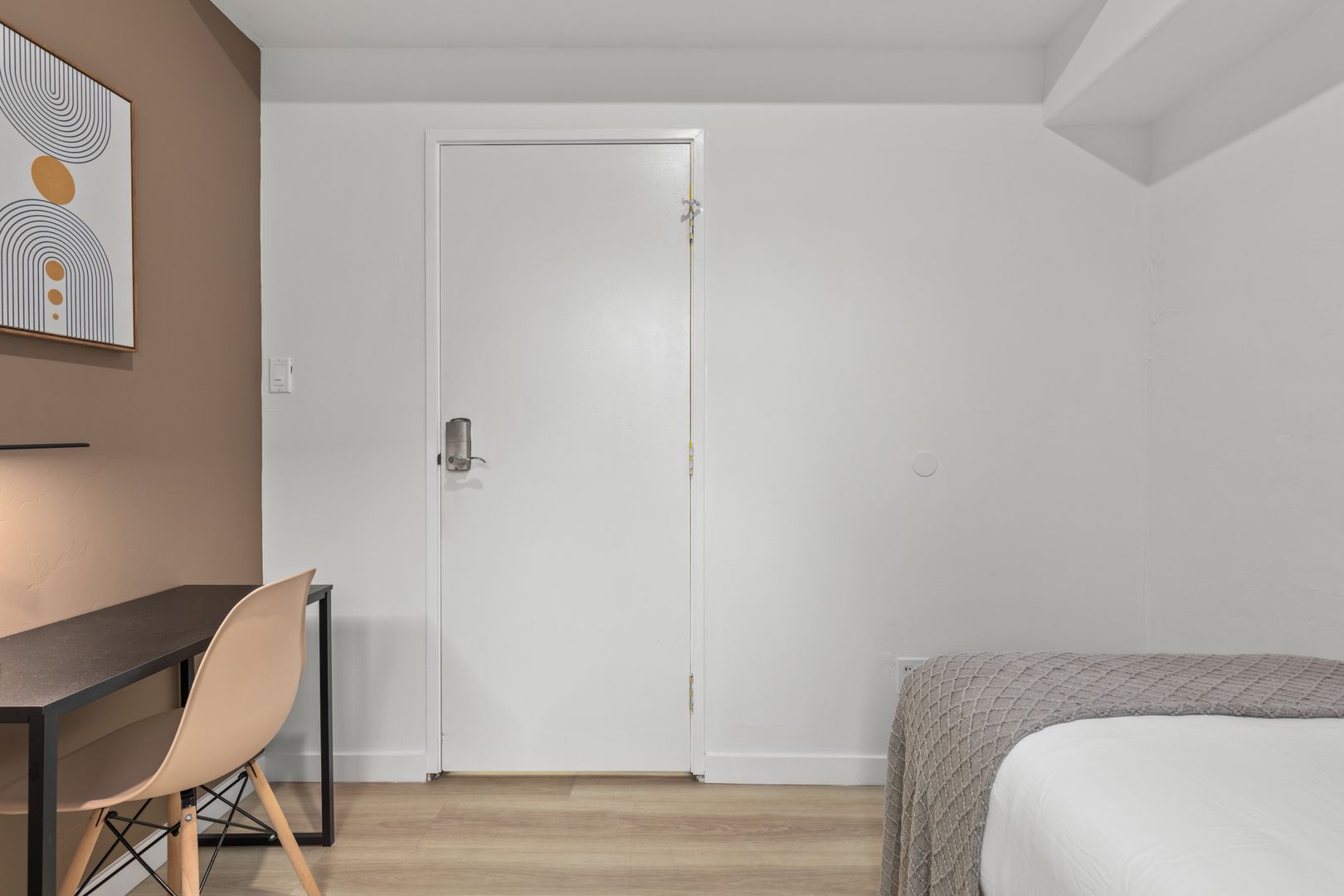 Single Room With A Jack And Jill Bathroom - 840 Hilgard - Hilgard Ave - Gallery - 2
