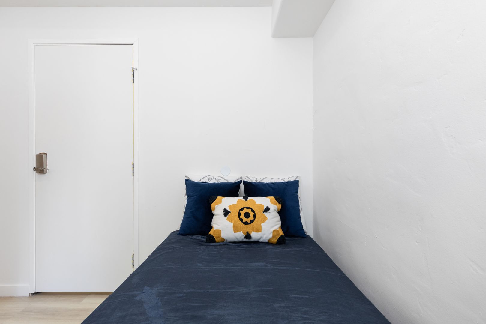  Single Room With A Common Bathroom - 840 Hilgard  -  Hilgard Ave  - Gallery -  7