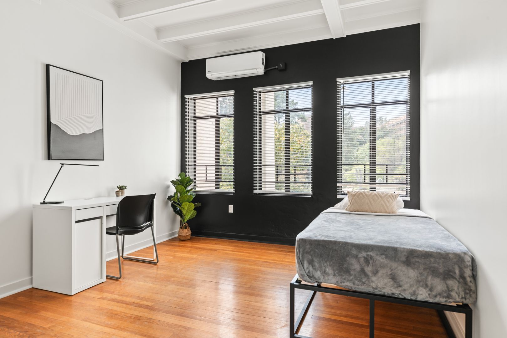 Twin Room With A Common Bathroom - 832 Hilgard - Hilgard Ave - Gallery - 5