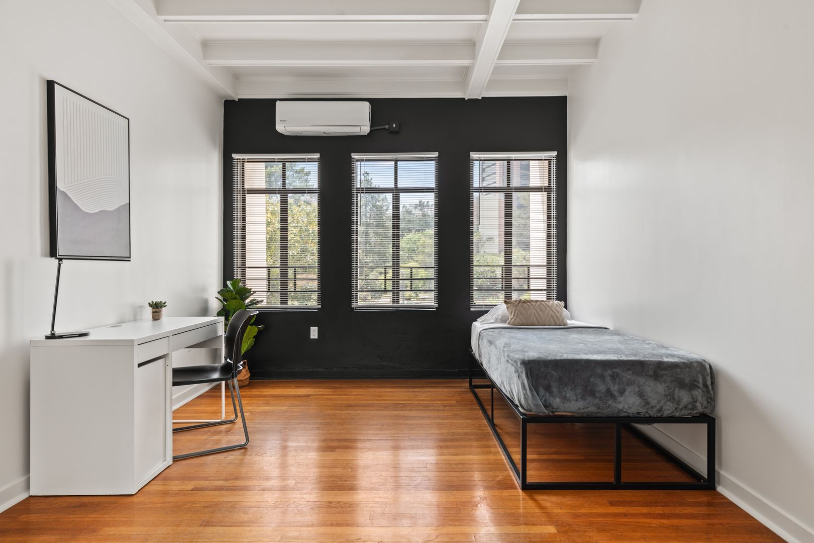 Twin Room With A Common Bathroom - 832 Hilgard - Hilgard Ave - Gallery - 3