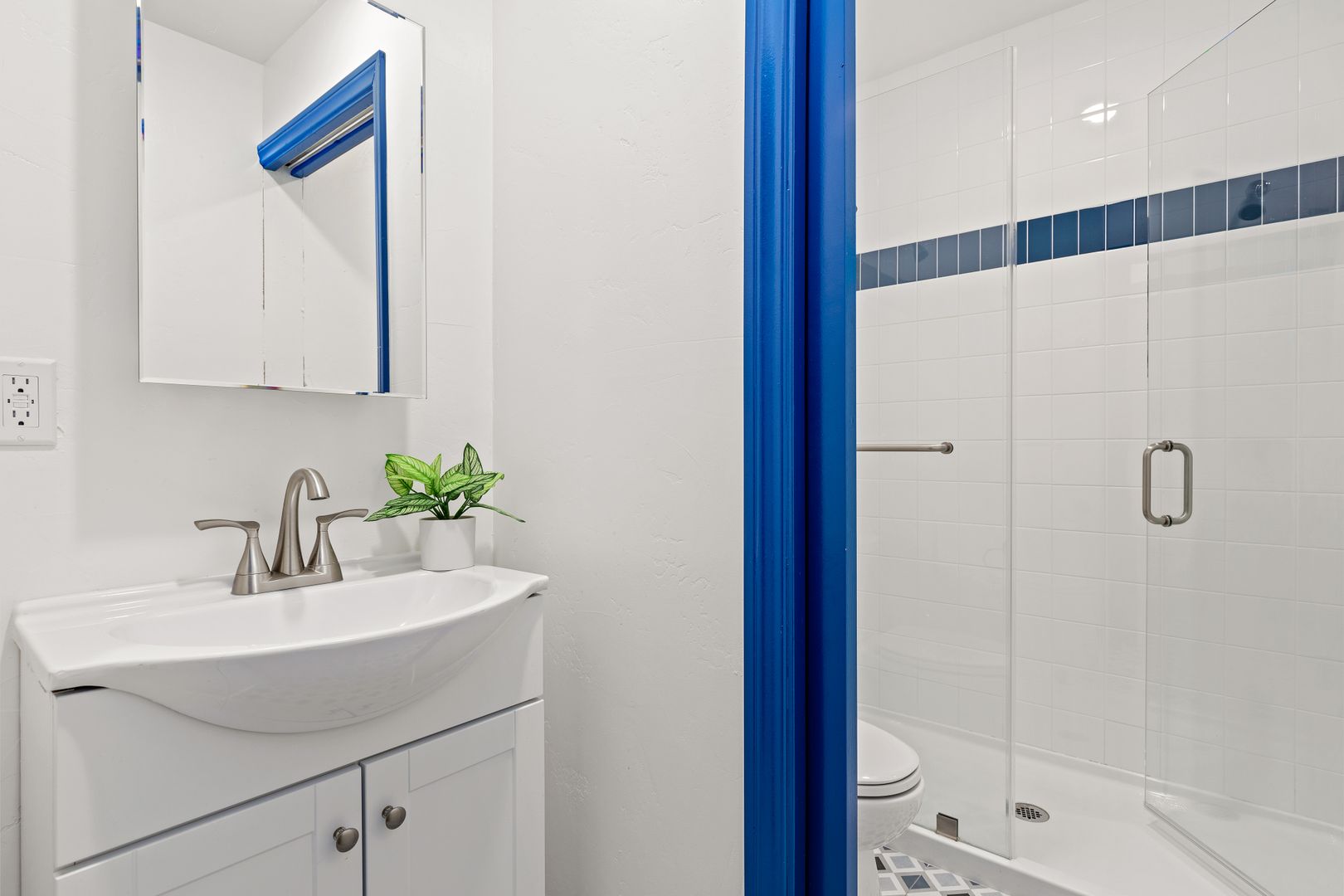 840 Hilgard - Room 309 - A - Hilgard Ave - Gallery - 2