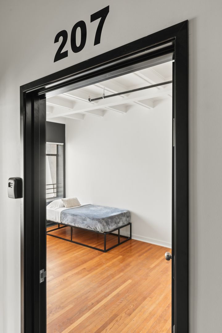 832 Hilgard - Room 207 - B - Hilgard Ave - Gallery - 2