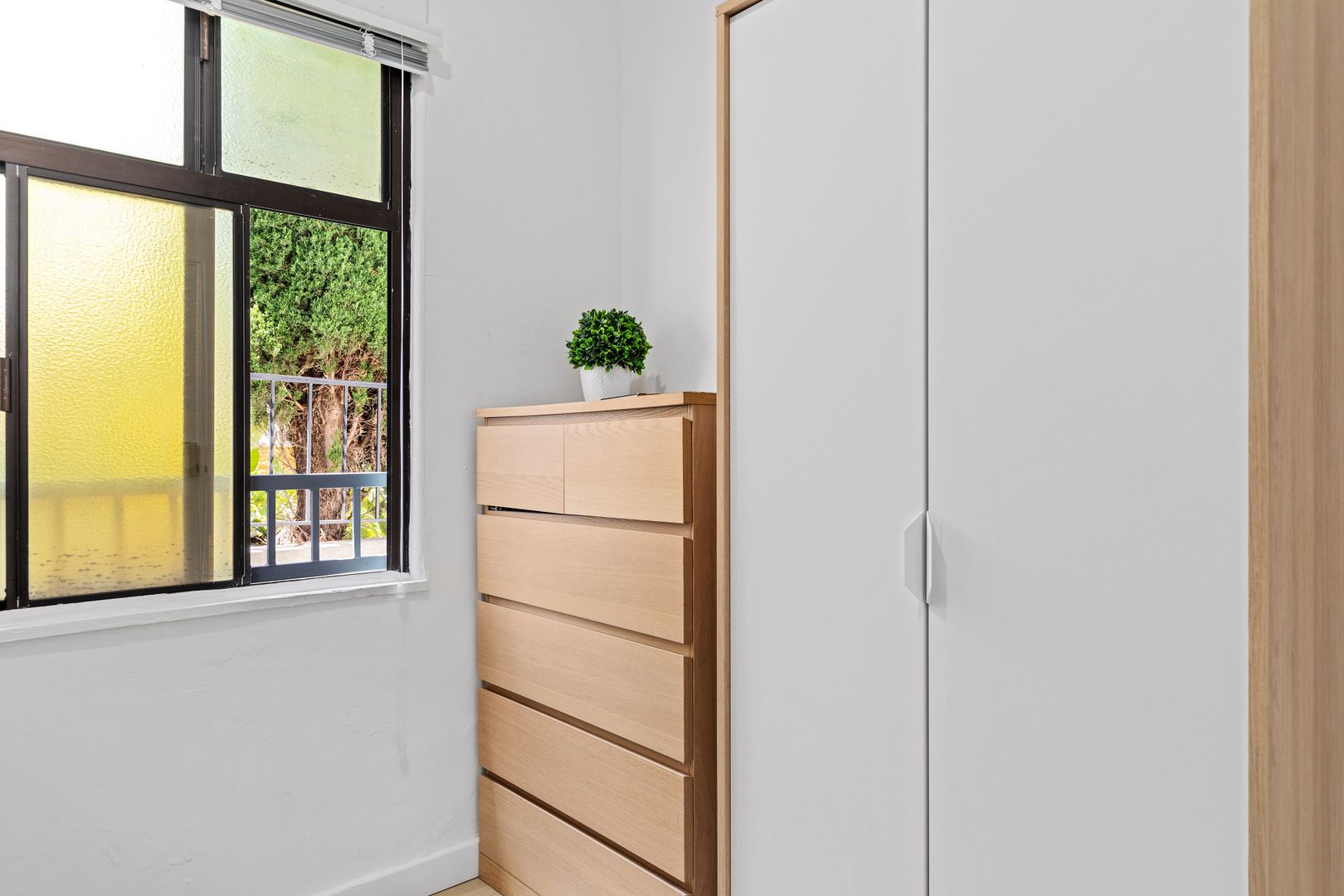  832 Hilgard - Room 309  -  Hilgard Ave  - Gallery -  2