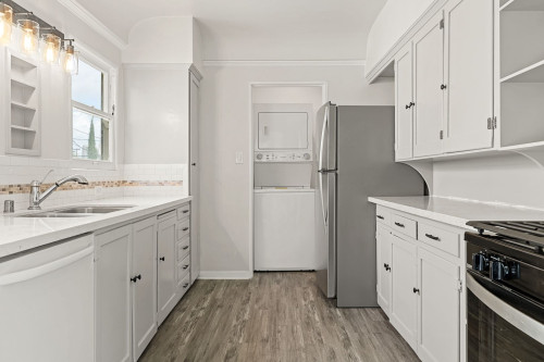 Kelton Ave - Gallery - 9