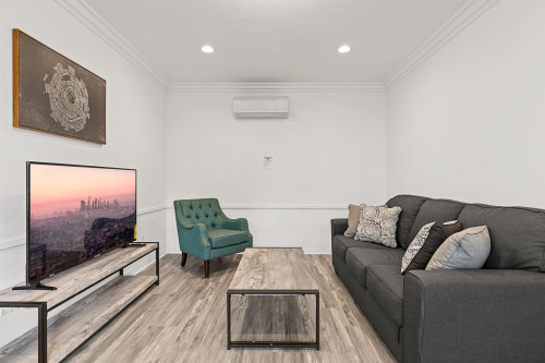 Kelton Ave - Gallery - 11