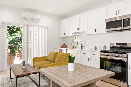 Kelton Ave - Gallery - 13