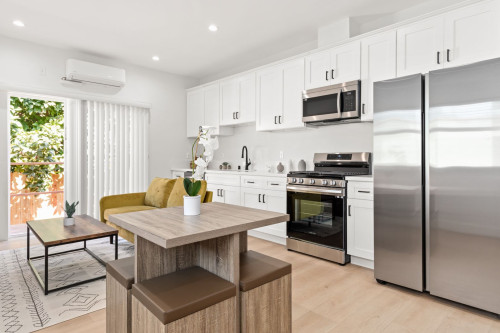 Kelton Ave - Gallery - 14