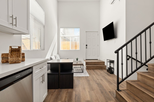 Kelton Ave - Gallery - 7