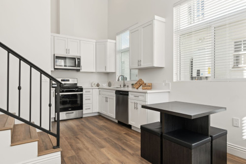 Kelton Ave - Gallery - 6