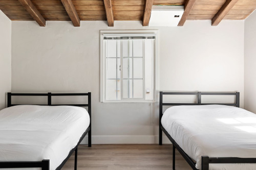 Kelton Ave - Rooms