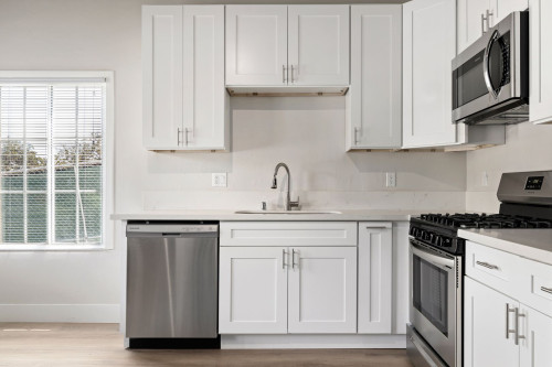 Kelton Ave - Gallery - 16
