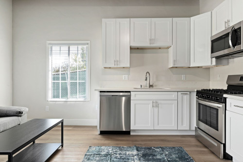 Kelton Ave - Gallery - 19