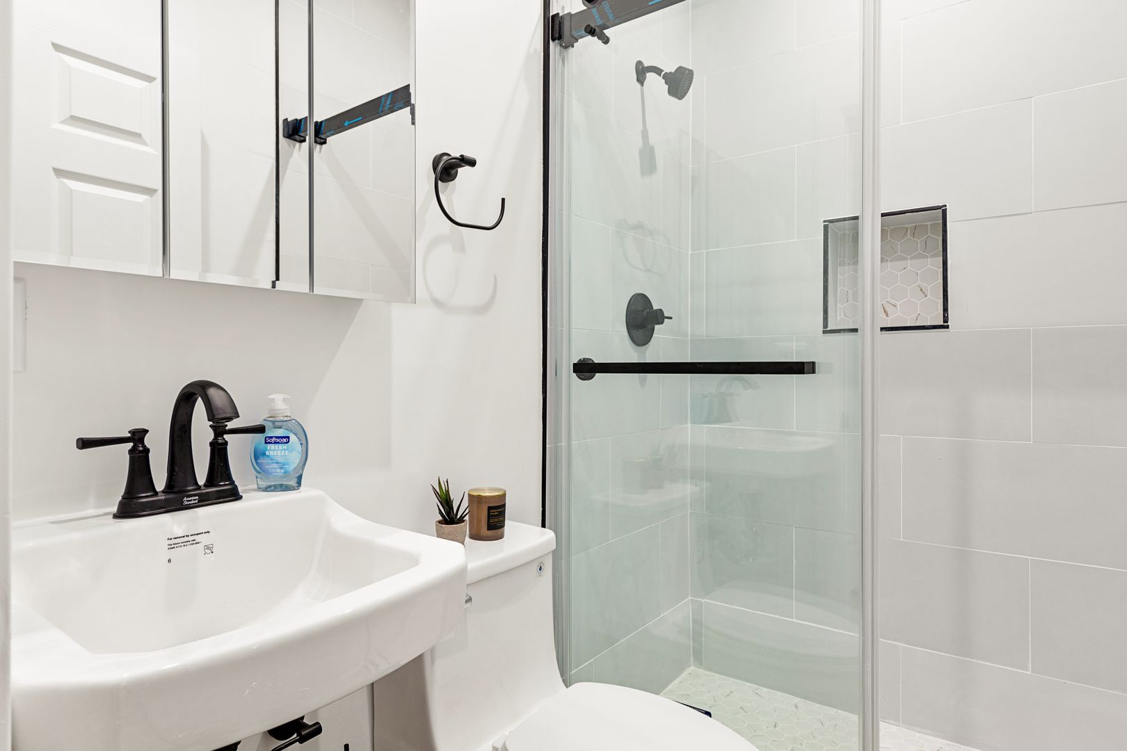  1736 Kelton Ave - Single Room  -  Kelton Ave  - Gallery -  7