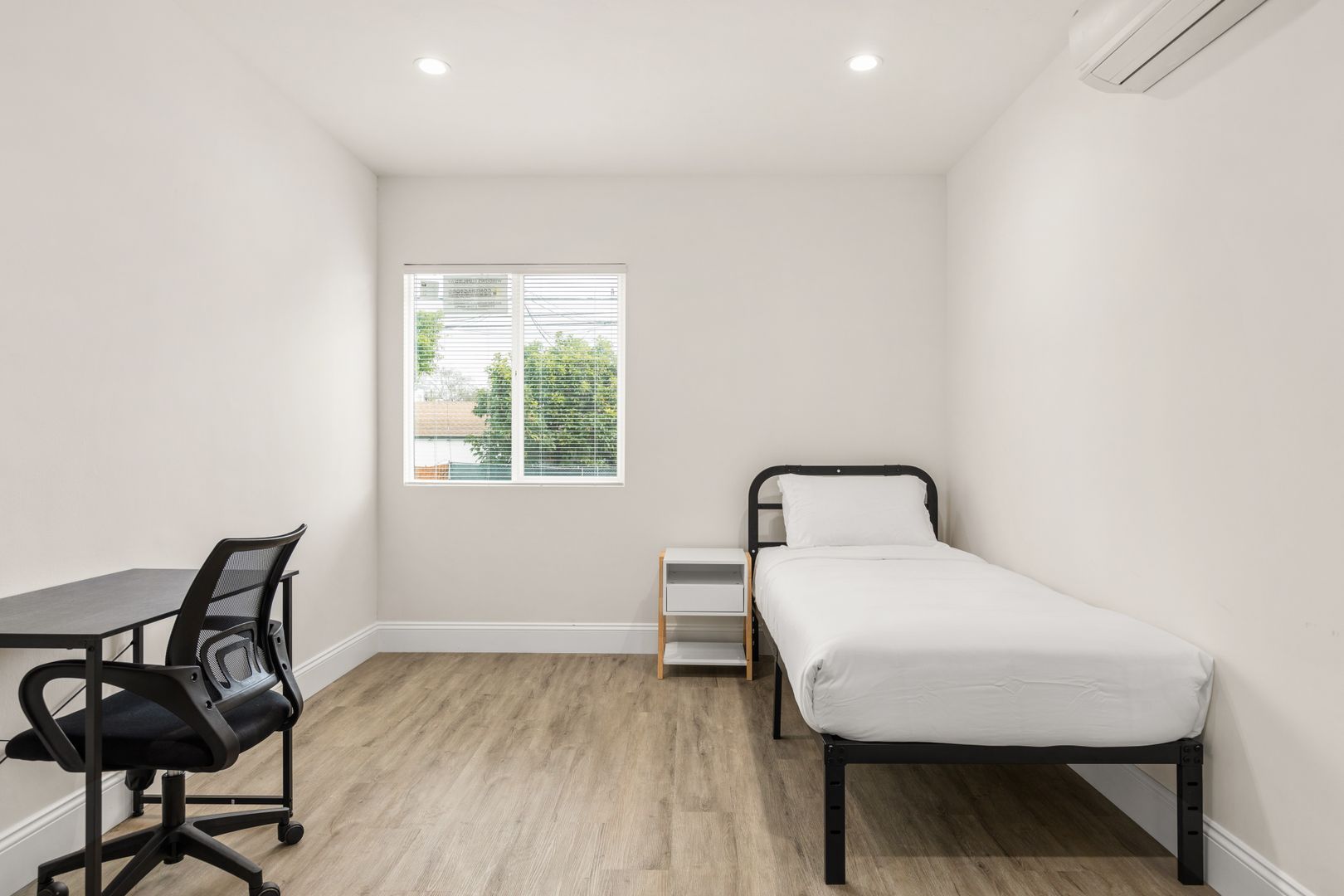  1738 S Kelton Ave - Single Room - Room 5  -  Kelton Ave  - Gallery -  4