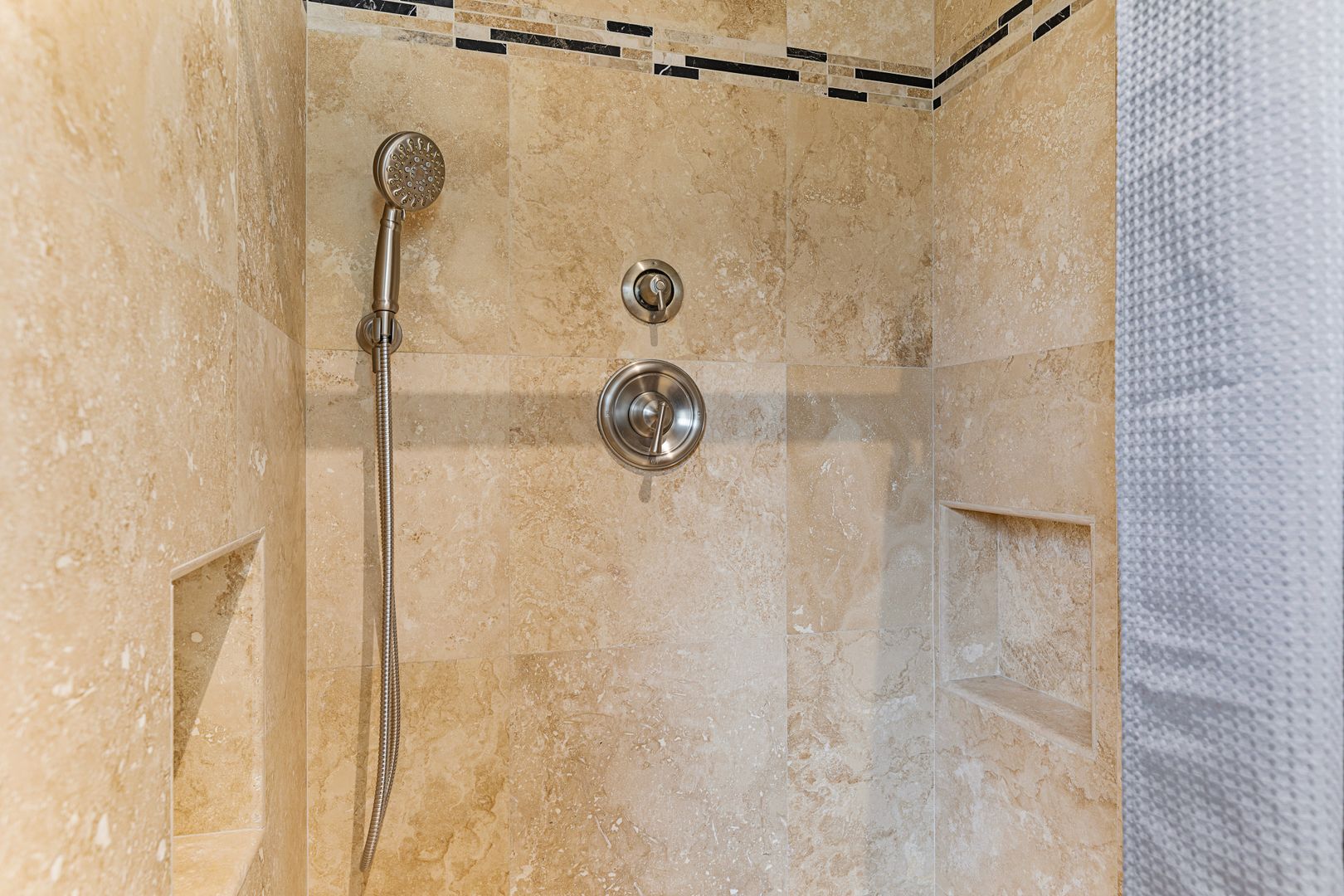 1738 S Kelton Ave - Single Room - Room 5 - Kelton Ave - Gallery - 3