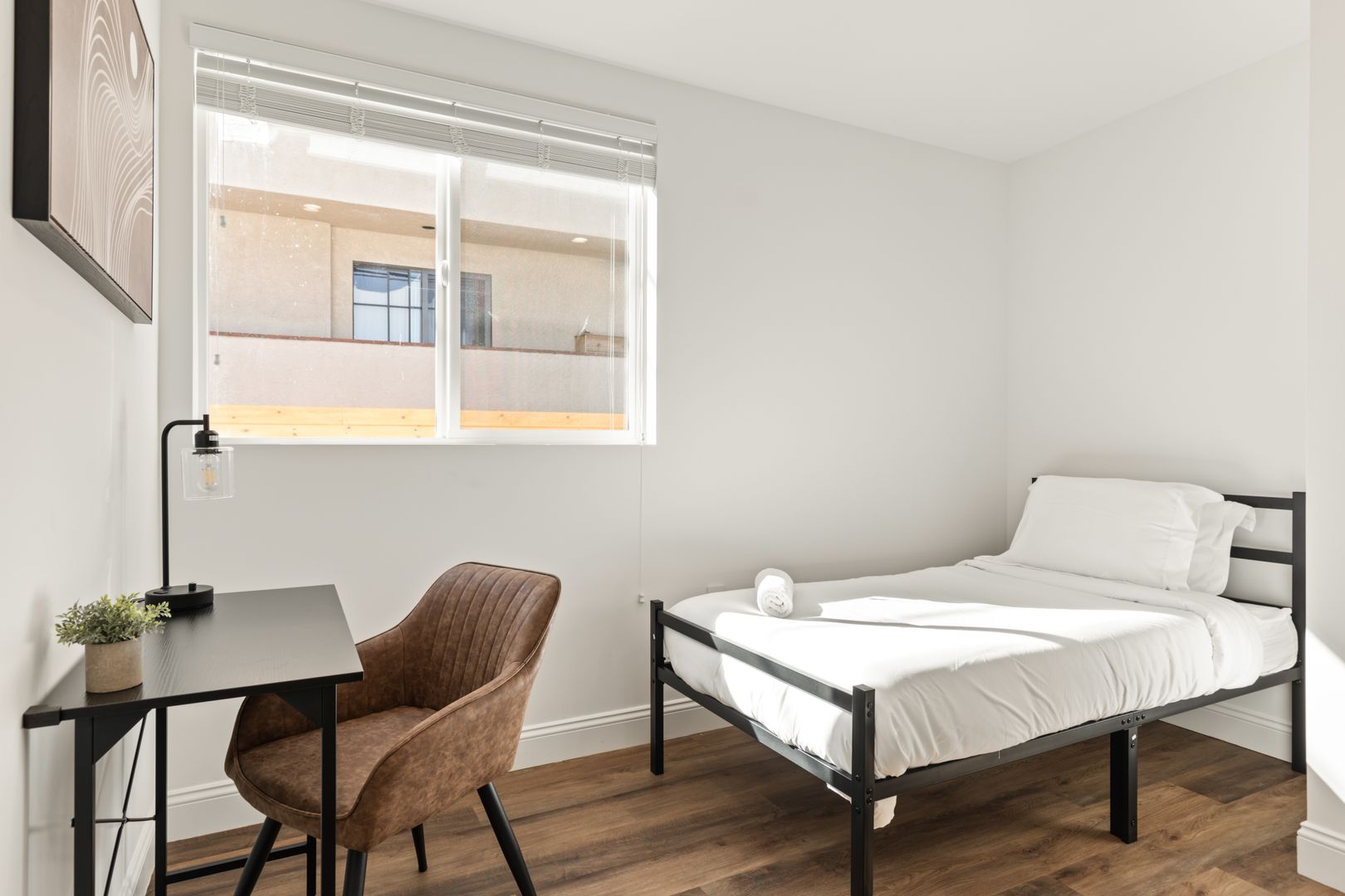 Kelton Ave - Gallery - 27