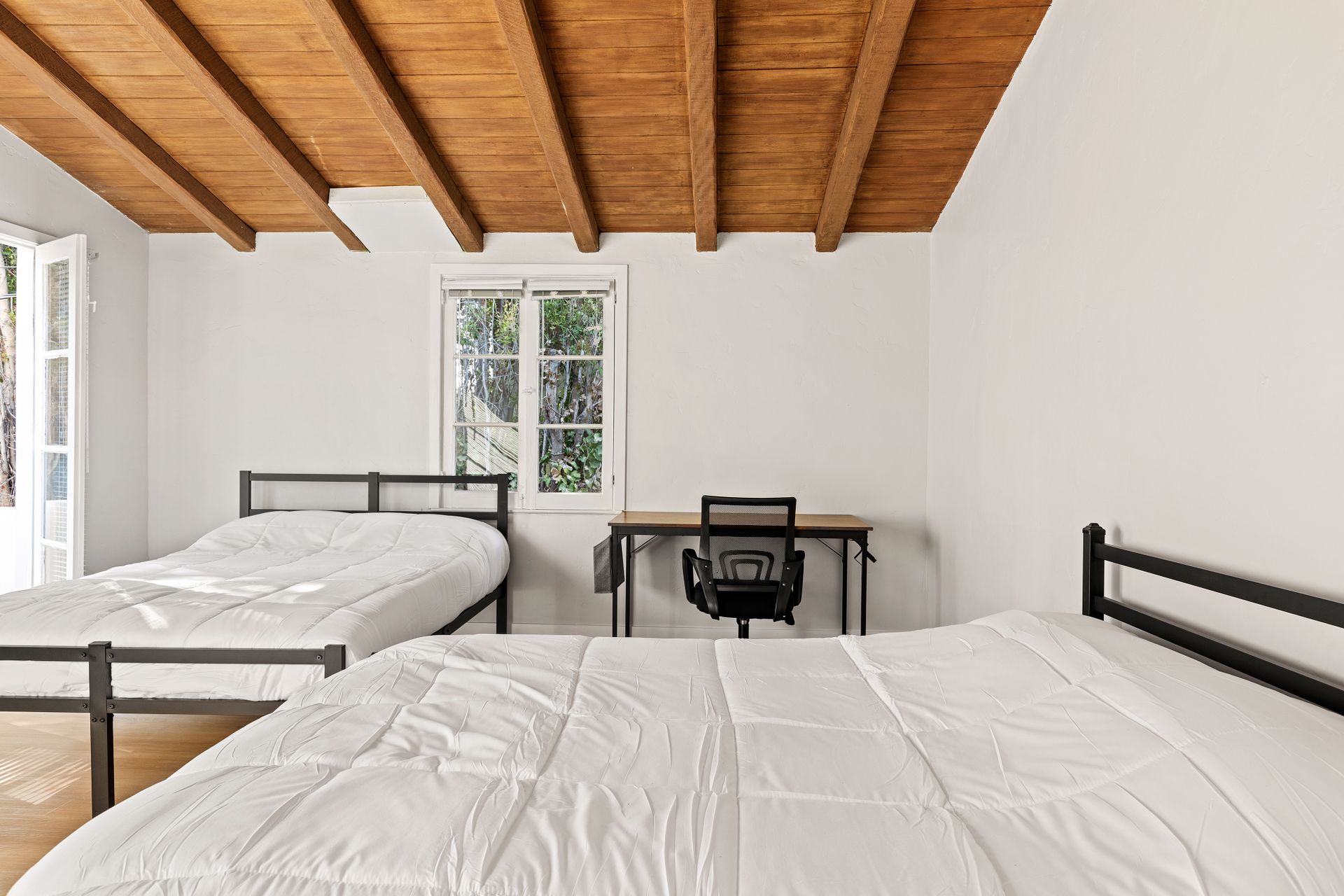  1707-1709 Kelton Ave - Twin/Shared Room  -  Kelton Ave  - Gallery -  4