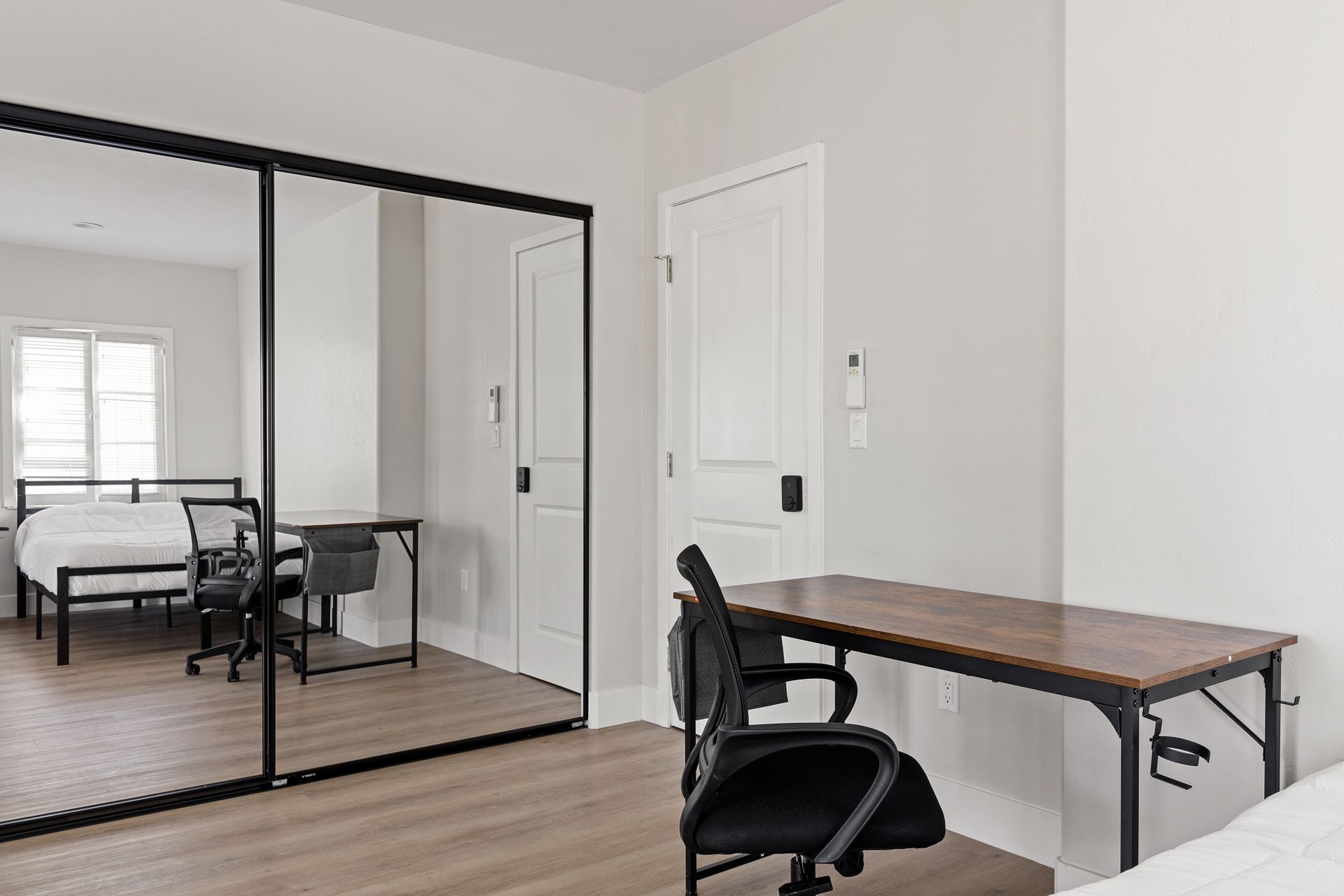 1707-1709 Kelton Ave - Twin/Shared Room - Kelton Ave - Gallery - 6