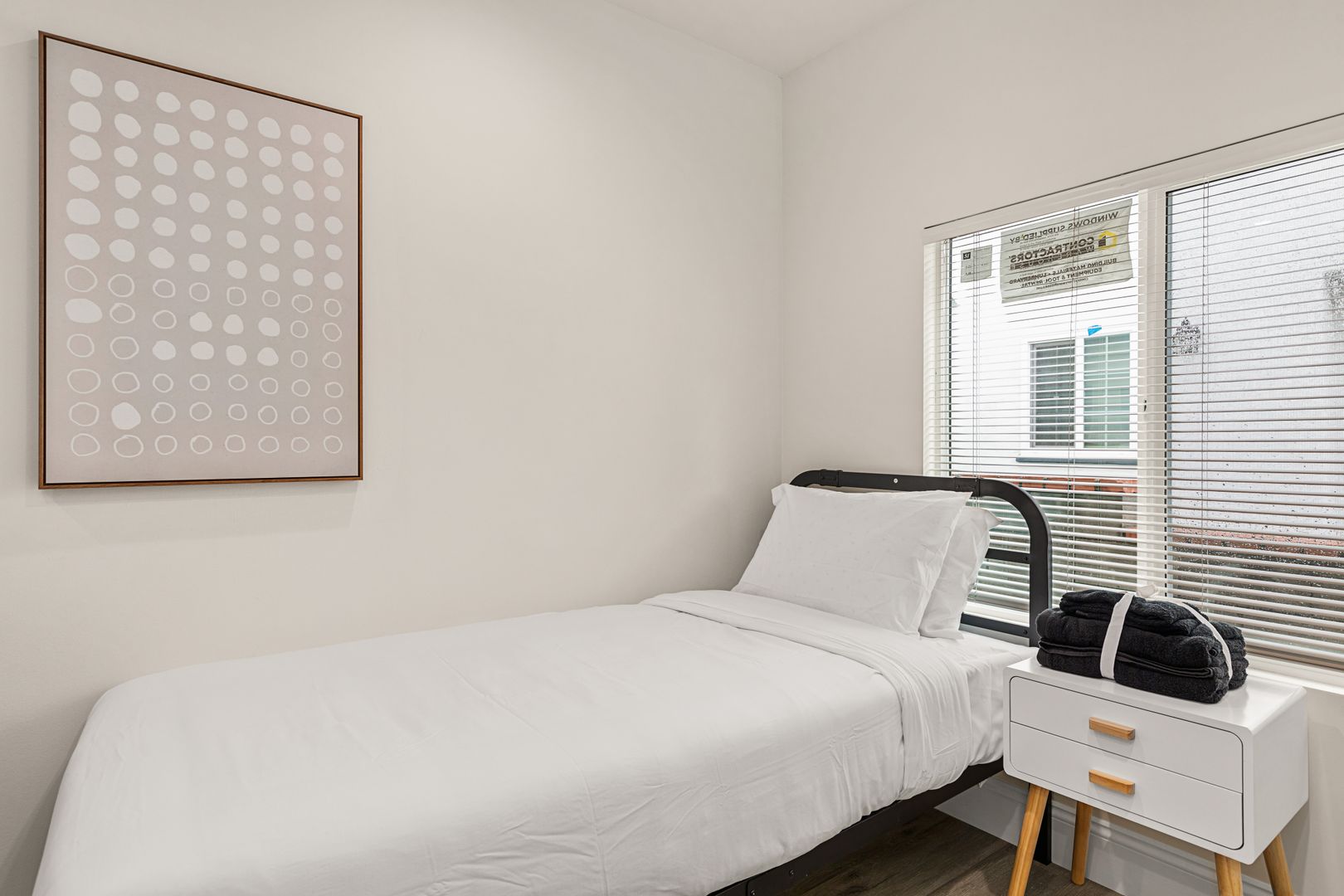 Kelton Ave - Gallery - 30