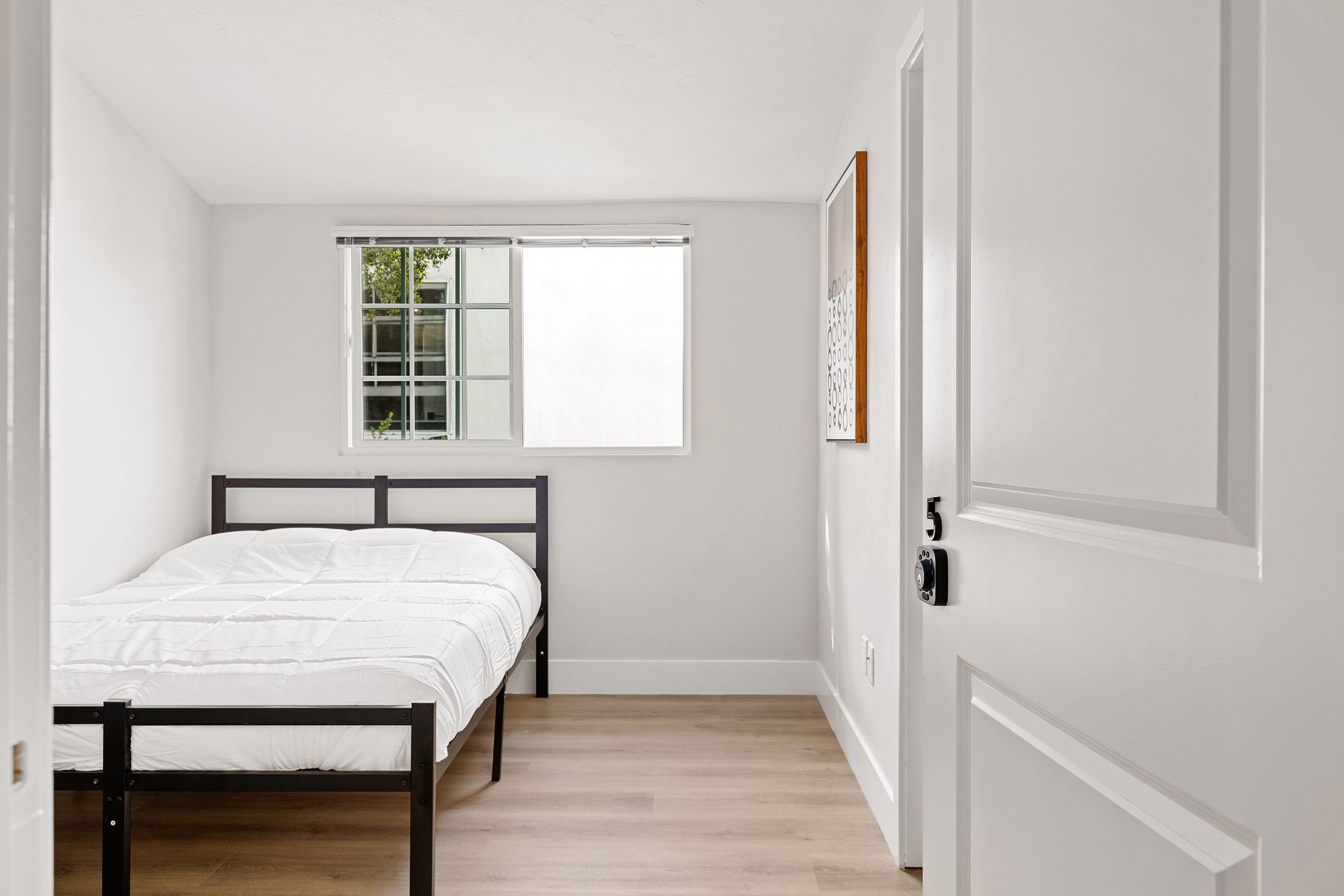 Kelton Ave - Gallery - 32