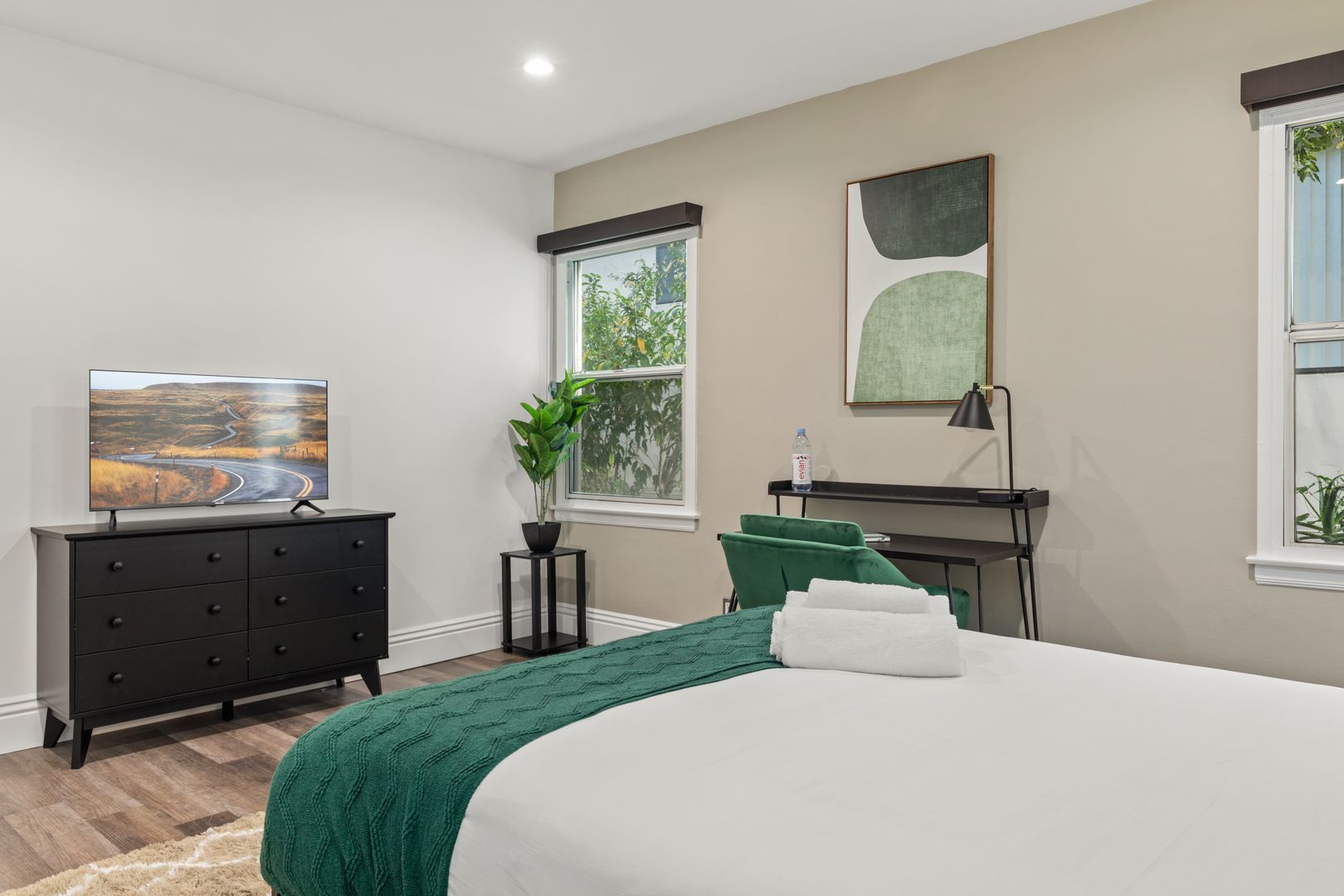 Single Room With An Ensuite Bathroom In A 5 Bedroom Apartment - 1517 Selby Ave - 9