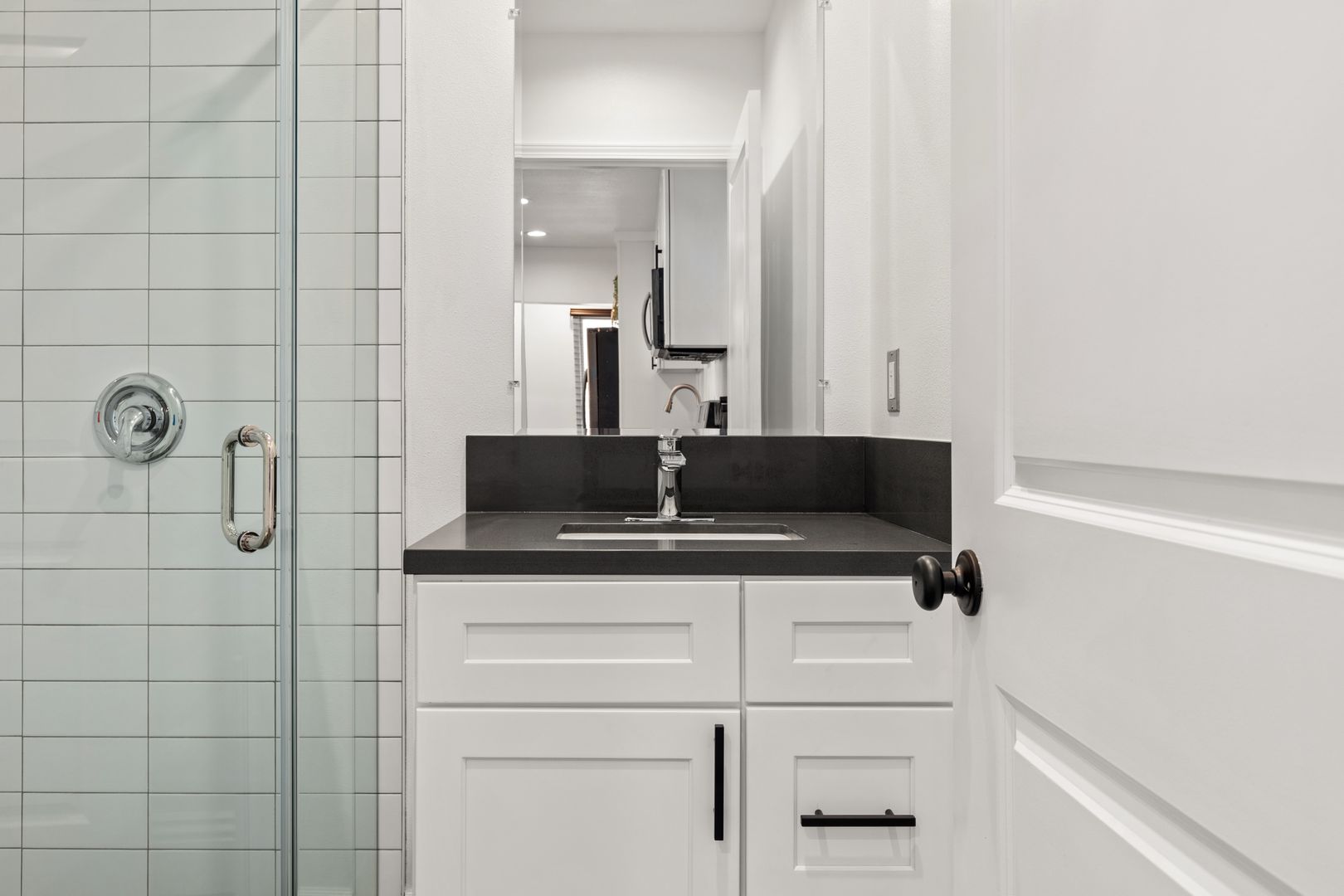 Single Room With An Ensuite Bathroom In A 5 Bedroom Apartment - 1517 Selby Ave - 7