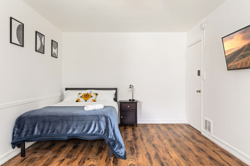 Landfair Ave - Gallery - 15