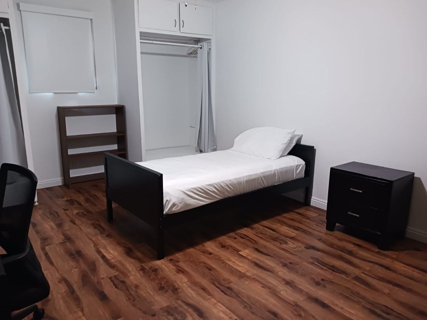 515 Landfair 1 - Single Room 1 / Single Room 12 - Landfair Ave - Gallery - 16