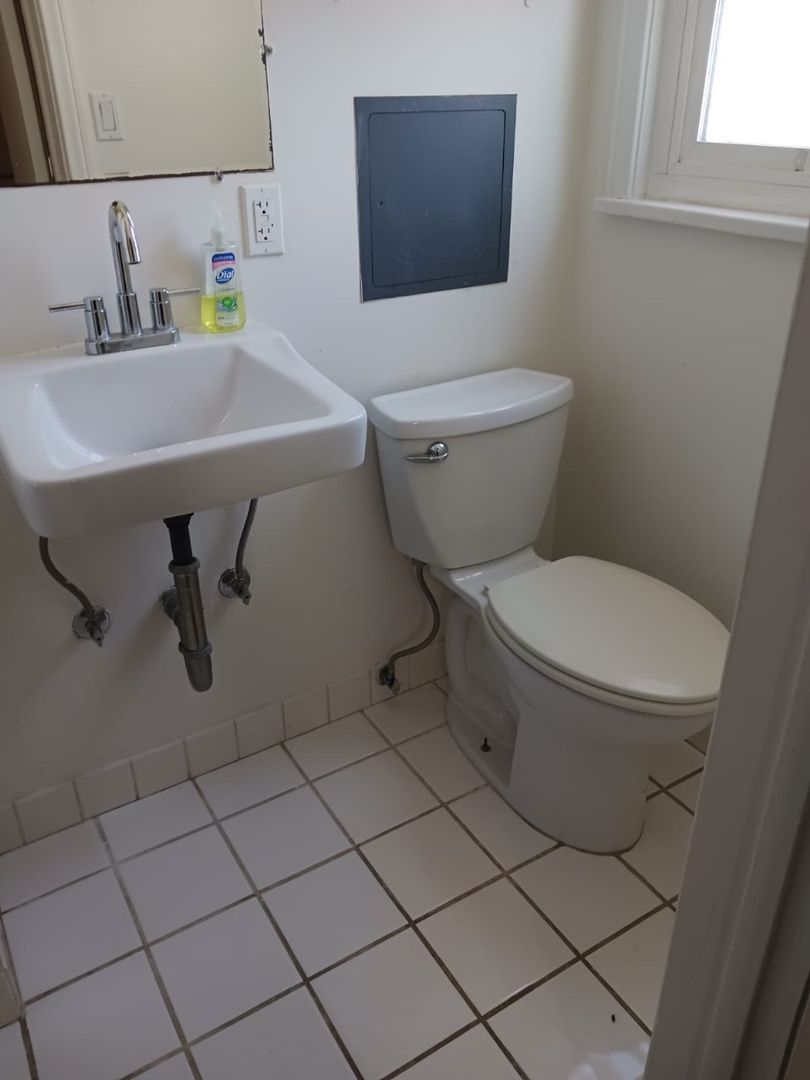  515 Landfair 1 - Single Room 1 /  Single Room 12  -  Landfair Ave  - Gallery -  13