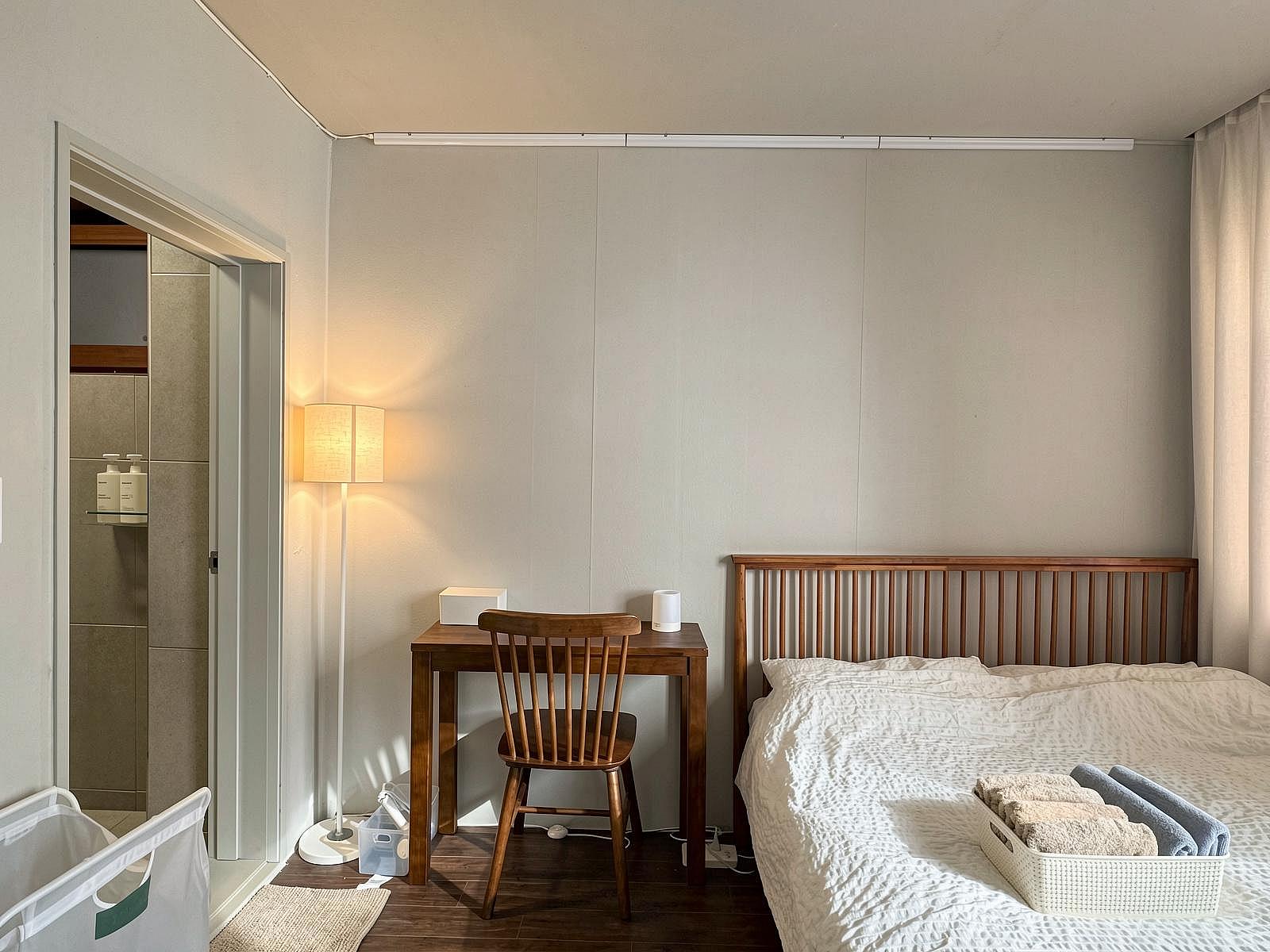  Private Room With A Private Shower  -  Renovated Korean-Style Family Home with Coworking Space & Garden Oasis  - Gallery -  29