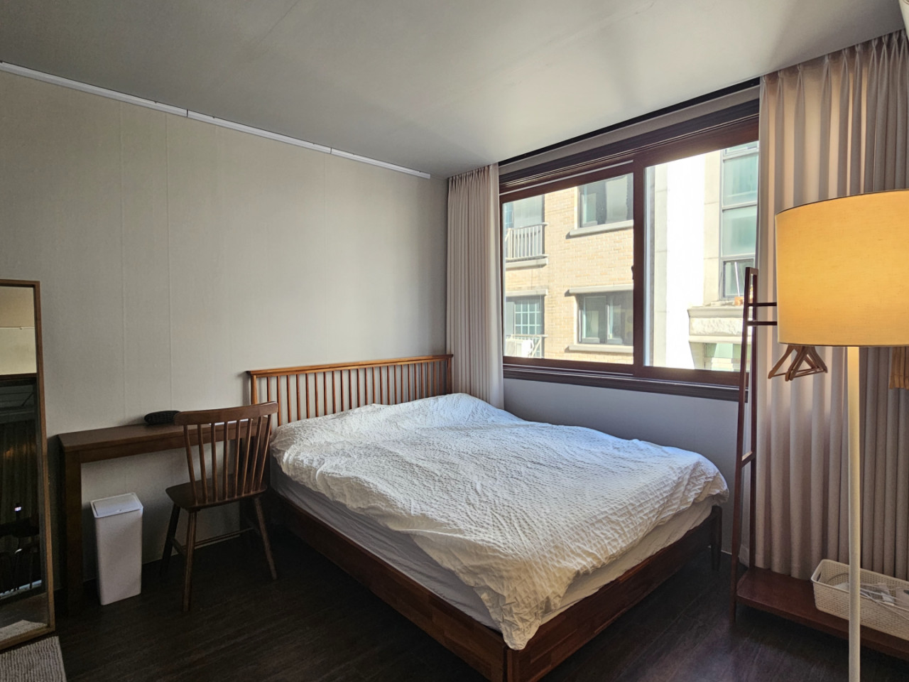  Private Room With A Private Shower  -  Renovated Korean-Style Family Home with Coworking Space & Garden Oasis  - Gallery -  9
