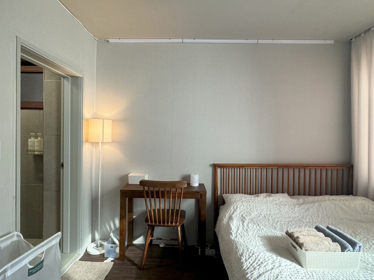  Private Room With A Private Shower  -  Renovated Korean-Style Family Home with Coworking Space & Garden Oasis  - Gallery -  11