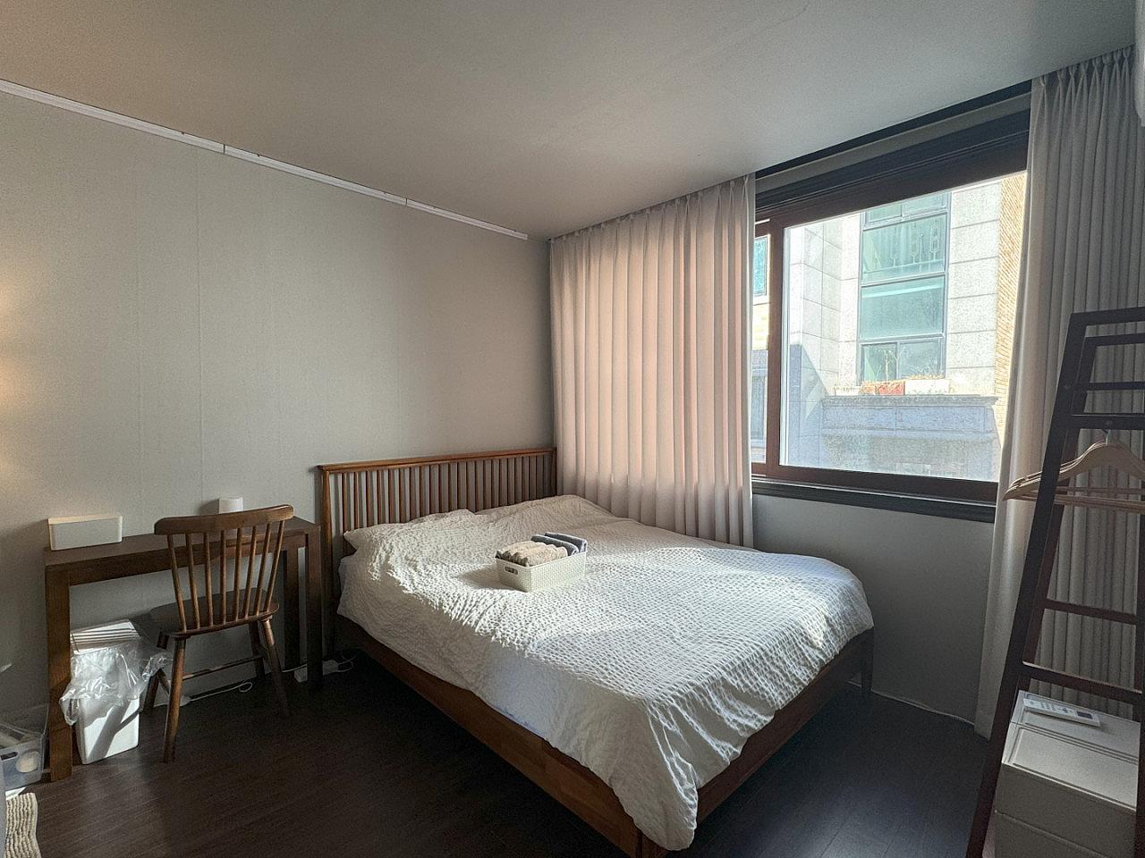  Private Room With A Private Shower  -  Renovated Korean-Style Family Home with Coworking Space & Garden Oasis  - Gallery -  13