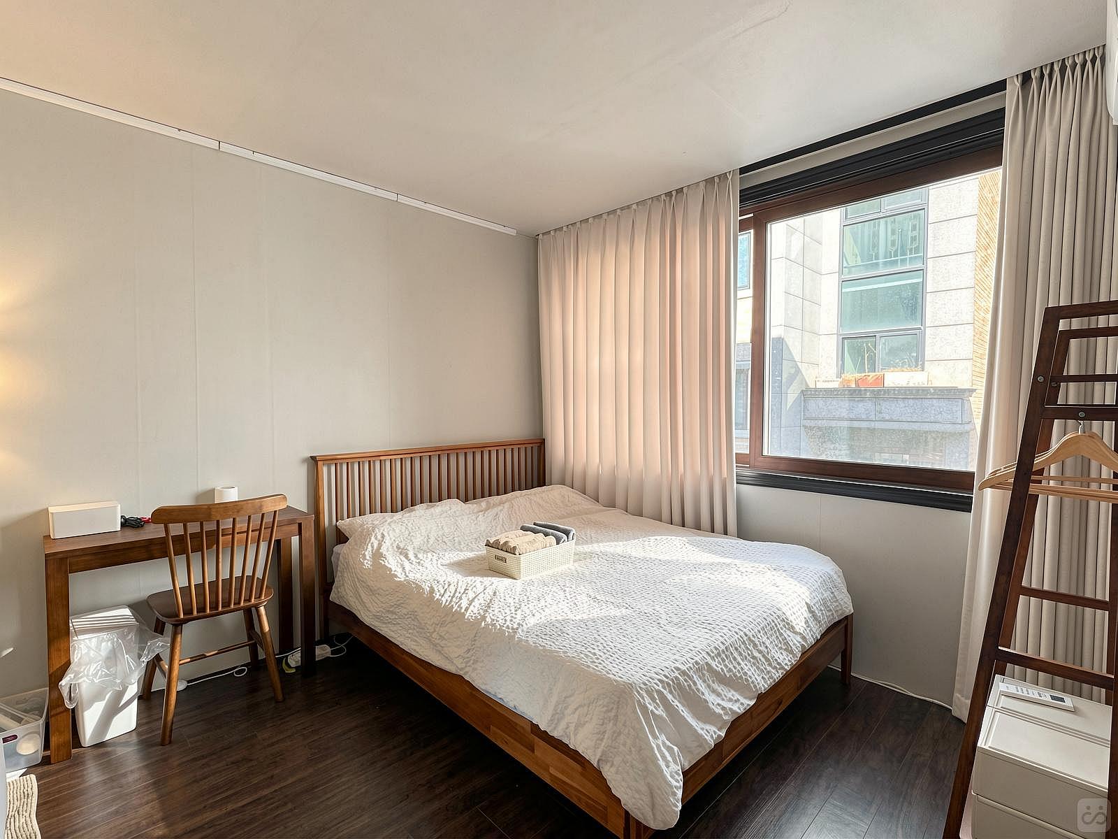  Private Room With A Private Shower  -  Renovated Korean-Style Family Home with Coworking Space & Garden Oasis  - Gallery -  25