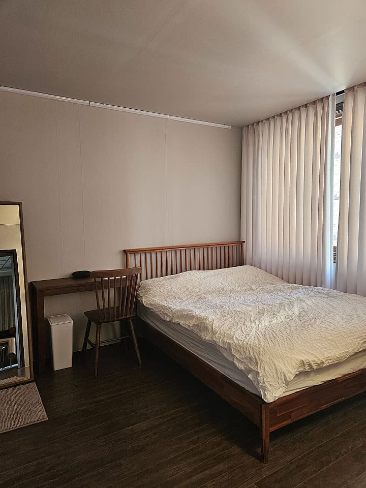  Private Room With A Private Shower  -  Renovated Korean-Style Family Home with Coworking Space & Garden Oasis  - Gallery -  14