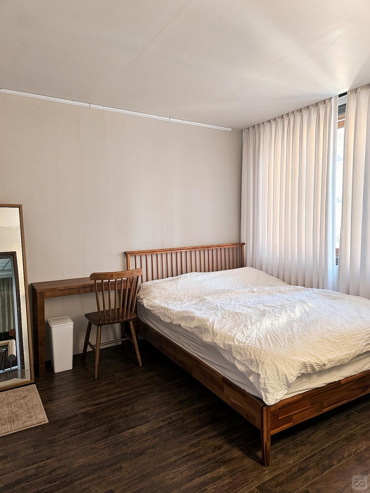  Private Room With A Private Shower  -  Renovated Korean-Style Family Home with Coworking Space & Garden Oasis  - Gallery -  26