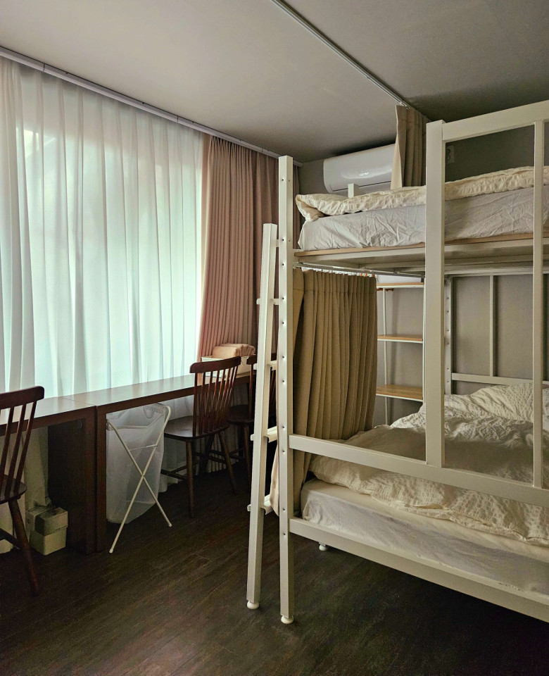  Bed In A 4-Bed Mixed Gender Room  -  Renovated Korean-Style Family Home with Coworking Space & Garden Oasis  - Gallery -  7