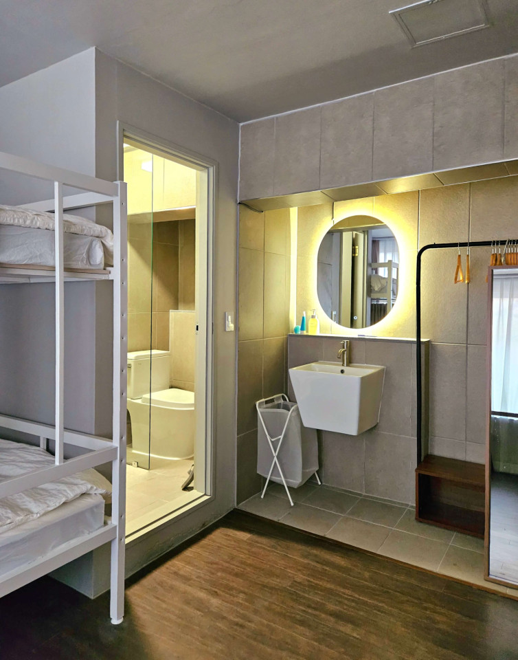  Bed In A 4-Bed Mixed Gender Room  -  Renovated Korean-Style Family Home with Coworking Space & Garden Oasis  - Gallery -  12