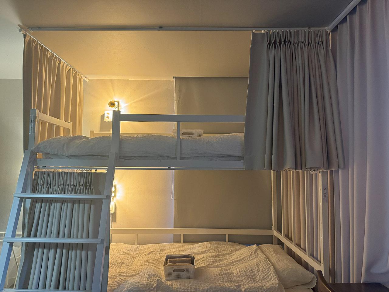  Bed In A 4-Bed Mixed Gender Room  -  Renovated Korean-Style Family Home with Coworking Space & Garden Oasis  - Gallery -  15