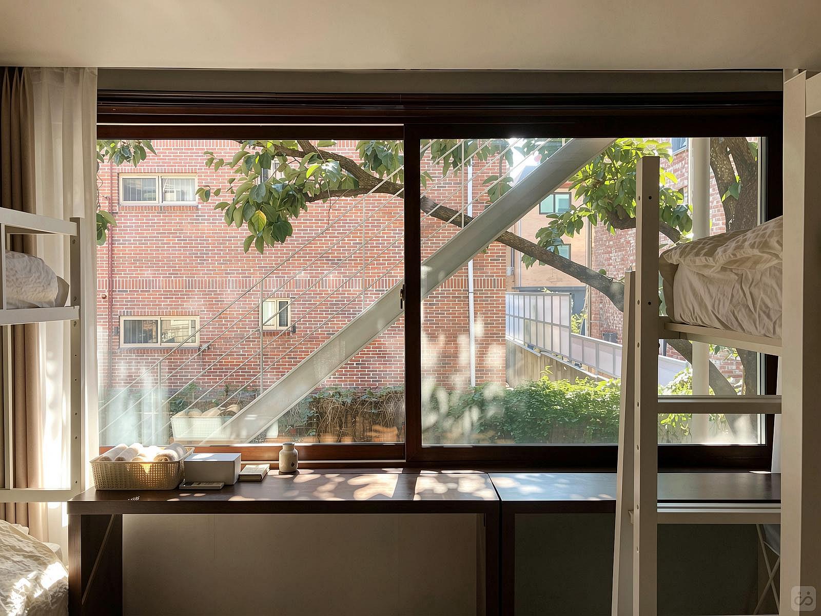  Bed In A 4-Bed Mixed Gender Room  -  Renovated Korean-Style Family Home with Coworking Space & Garden Oasis  - Gallery -  28