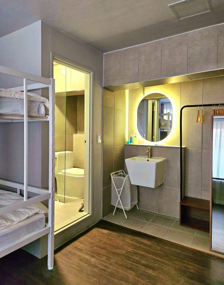  Bed In A 4-Bed Mixed Gender Room  -  Renovated Korean-Style Family Home with Coworking Space & Garden Oasis  - Gallery -  6