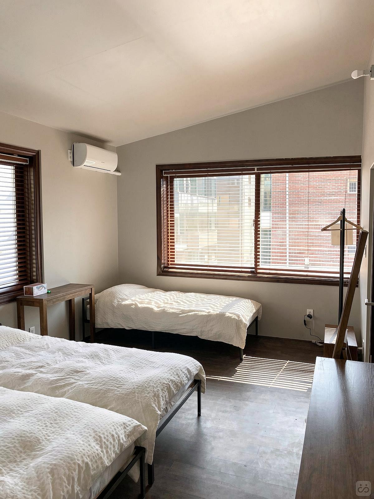  Big Private Room With A Private Bathroom  -  Renovated Korean-Style Family Home with Coworking Space & Garden Oasis  - Gallery -  23
