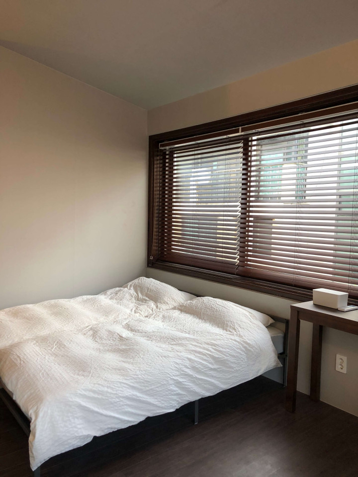  Big Private Room With A Private Bathroom  -  Renovated Korean-Style Family Home with Coworking Space & Garden Oasis  - Gallery -  7