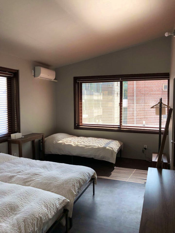  Big Private Room With A Private Bathroom  -  Renovated Korean-Style Family Home with Coworking Space & Garden Oasis  - Gallery -  3