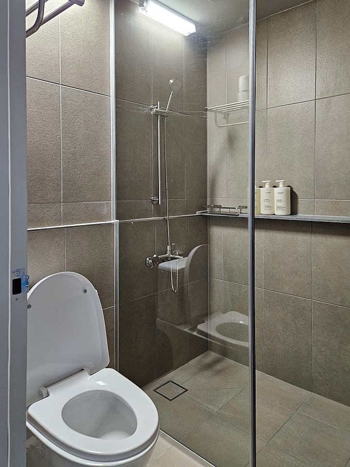  Big Private Room With A Private Bathroom  -  Renovated Korean-Style Family Home with Coworking Space & Garden Oasis  - Gallery -  20