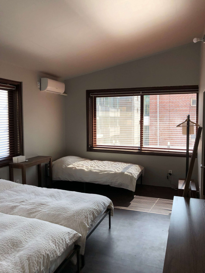  Big Private Room With A Private Bathroom  -  Renovated Korean-Style Family Home with Coworking Space & Garden Oasis  - Gallery -  8