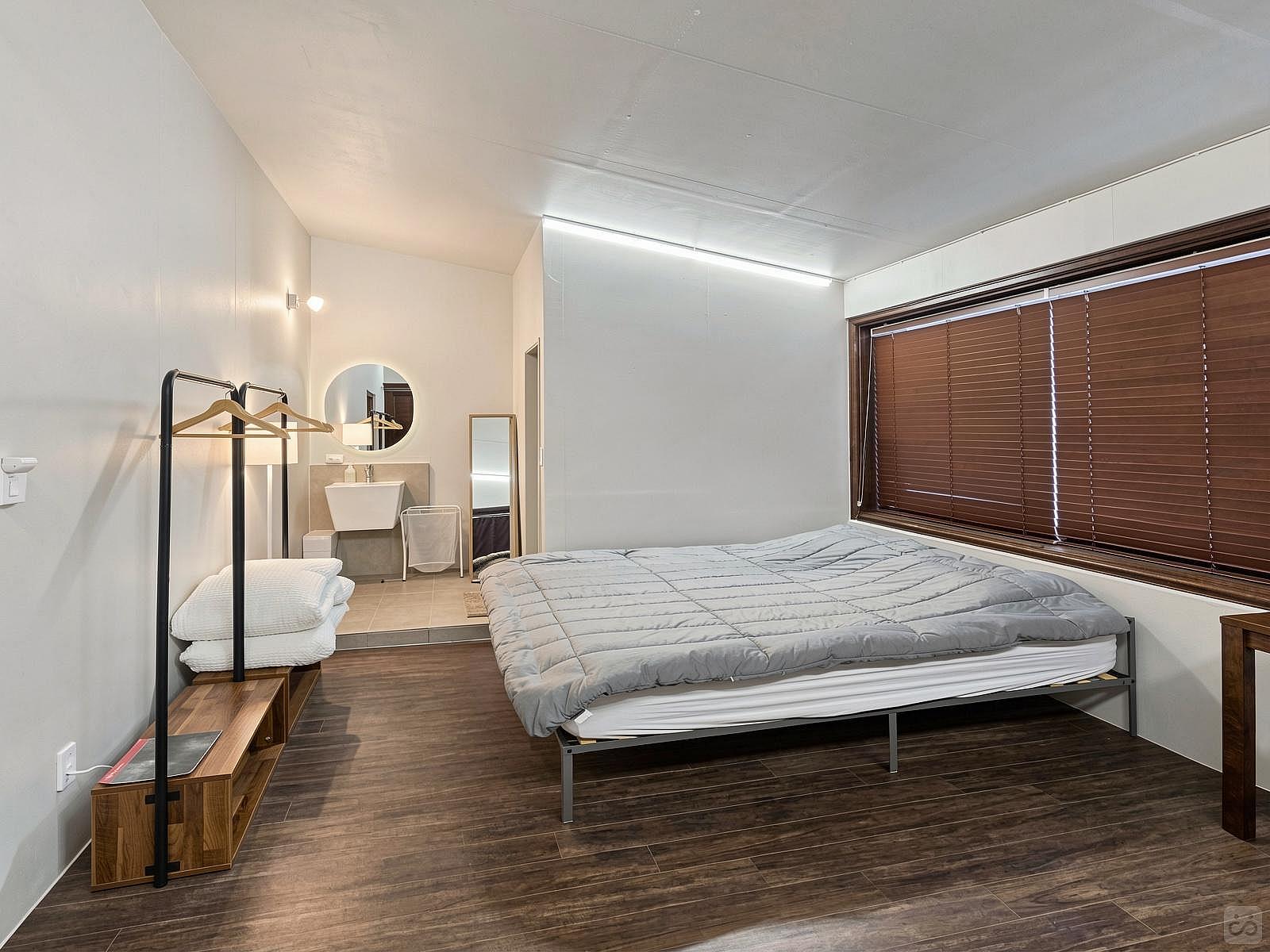  Big Private Room With A Private Bathroom  -  Renovated Korean-Style Family Home with Coworking Space & Garden Oasis  - Gallery -  21